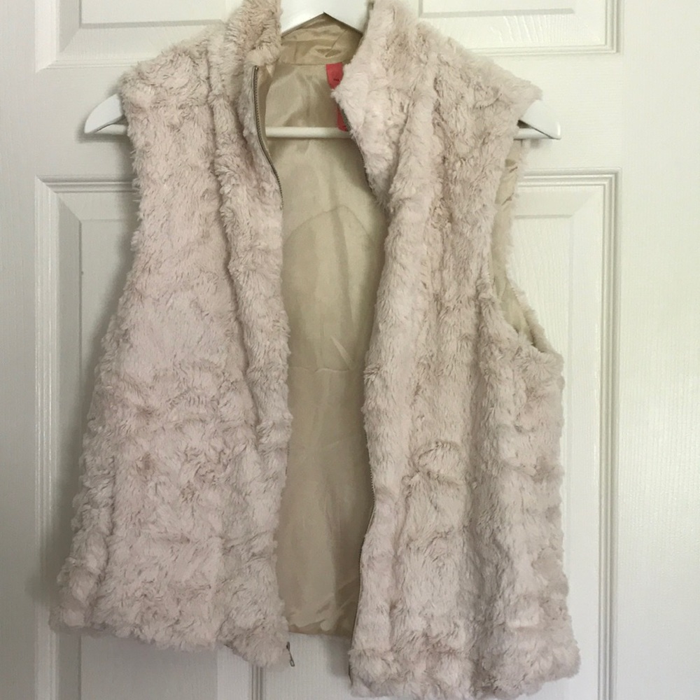 Faux Fur vest with zipper